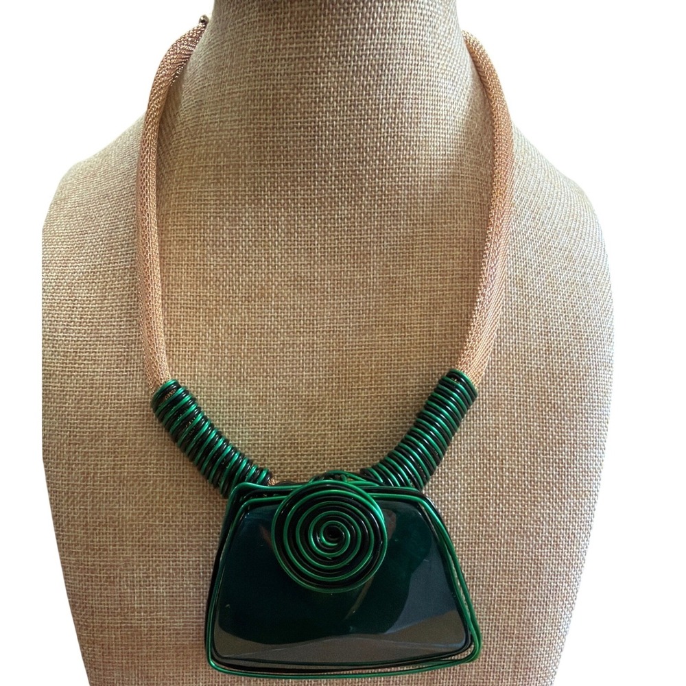 Statement Bib‎ Necklace Emerald Green Wire Wrap Spiral Gold Mesh Chain Modern